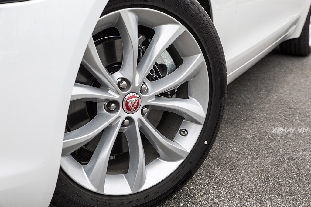 [ĐÁNH GIÁ XE] Jaguar XF Prestige 2017 - Cá tính riêng, sức hút riêng