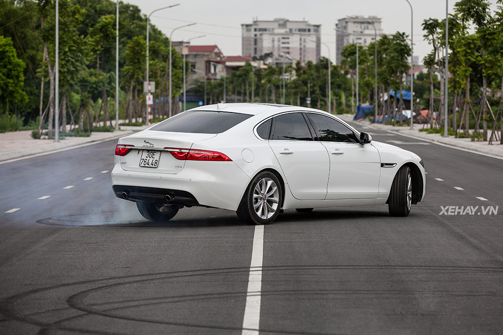 [ĐÁNH GIÁ XE] Jaguar XF Prestige 2017 - Cá tính riêng, sức hút riêng