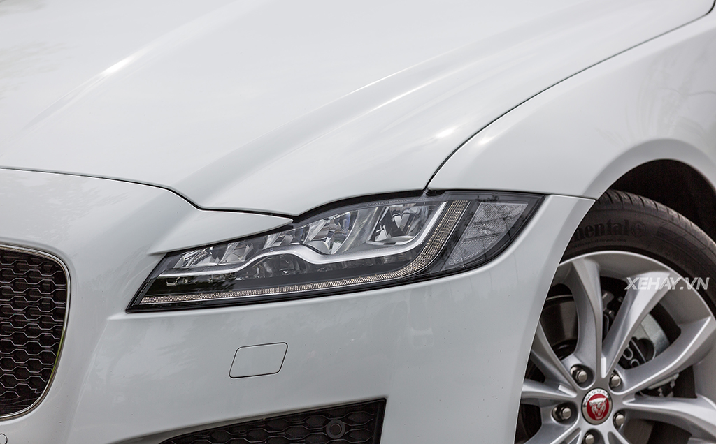[ĐÁNH GIÁ XE] Jaguar XF Prestige 2017 - Cá tính riêng, sức hút riêng