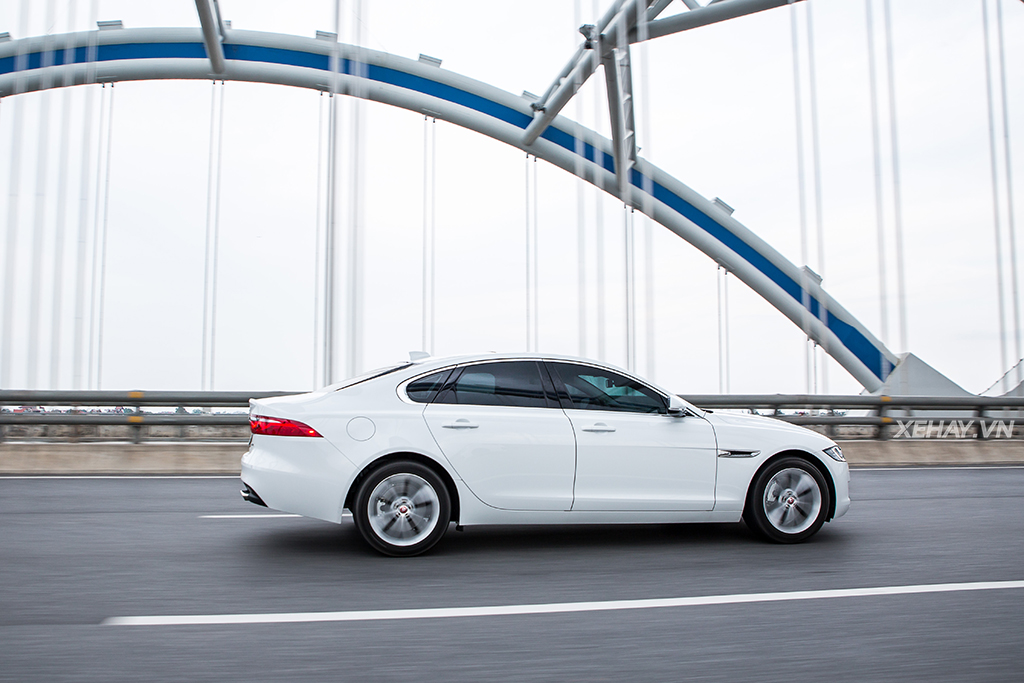 [ĐÁNH GIÁ XE] Jaguar XF Prestige 2017 - Cá tính riêng, sức hút riêng