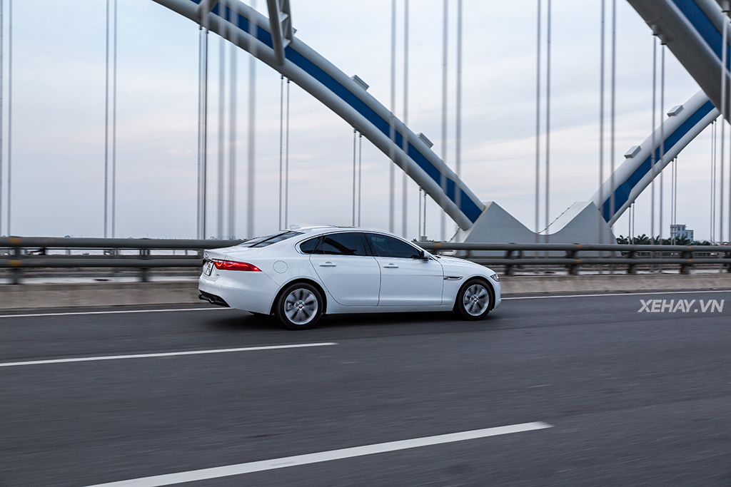 [ĐÁNH GIÁ XE] Jaguar XF Prestige 2017 - Cá tính riêng, sức hút riêng