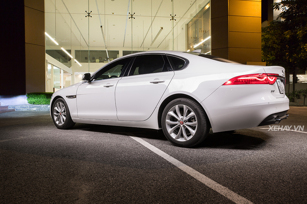 [ĐÁNH GIÁ XE] Jaguar XF Prestige 2017 - Cá tính riêng, sức hút riêng