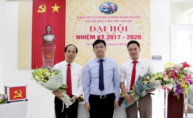 Đồng chí Nguyễn Mạnh Hưng trúng cử chức Bí thư Chi bộ Báo Tuổi trẻ Thủ đô
