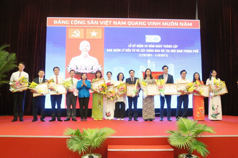 Đại học RMIT Việt Nam nhận Bằng khen của UBND TP Hồ Chí Minh