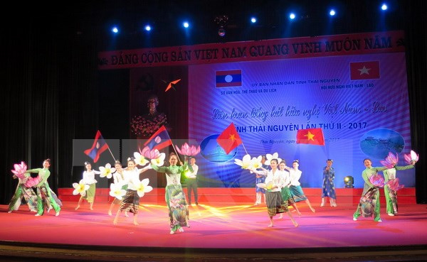 Liên hoan tiếng hát hữu nghị hai nước Việt Nam-Lào