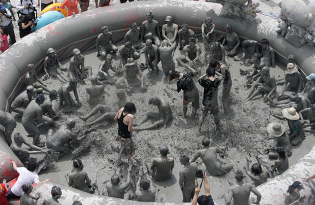 Lễ hội Tắm bùn MudFest