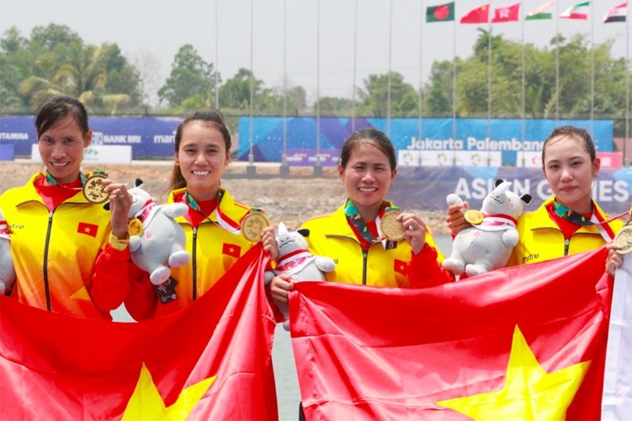 4 cô gái của đội tuyển rowing nữ Việt Nam xuất sắc giành HCV tại ASIAD 2018
