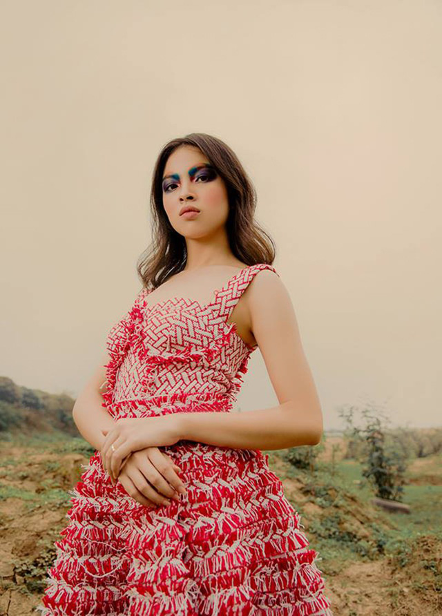 Phí Hà Nhi - lớp 12 Sinh là chủ nhân của Giải nhì cấp trường viết thư quốc tế UPU lớp 7 và 8, Giải nhì cấp quận HSG Sinh lớp 9.