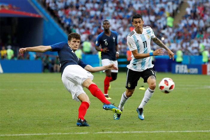 Cú vô lê của Benjamin Pavard, trận Pháp gặp Argentina ở vòng 1/8 World Cup. Từ cự ly cách khung thành hơn 20 m, hậu vệ phải tuyển Pháp tung cú vô lê khiến bóng đi xoáy vào khung thành gỡ hòa 2-2 và làm nền cho chiến thắng 4-3.