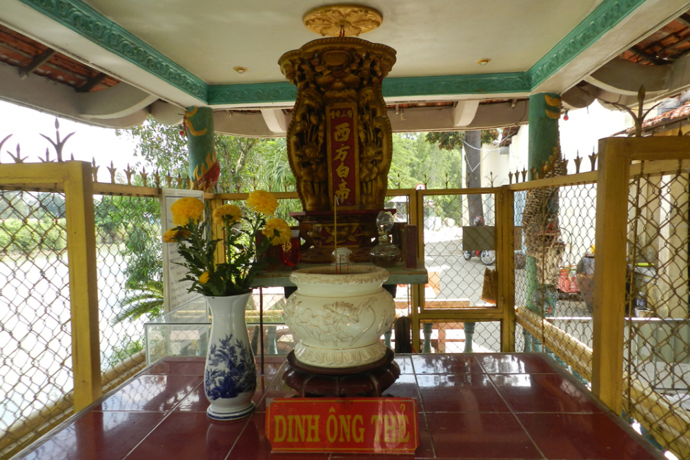 Nơi thờ Dinh Ông Thẻ
