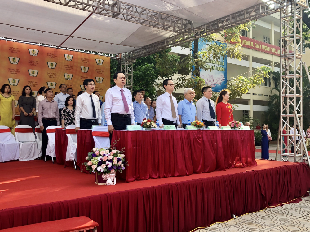 Đồng chí Trần Thanh Mẫn, Bí thư Trung ương Đảng, Chủ tịch UBTW MTTQ Việt Nam làm lễ chào cờ