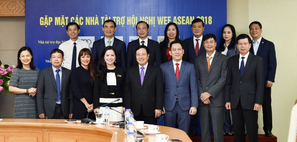 Phó Thủ tướng Phạm Bình Minh cùng các doanh nghiệp tài trợ WEF ASEAN 2018