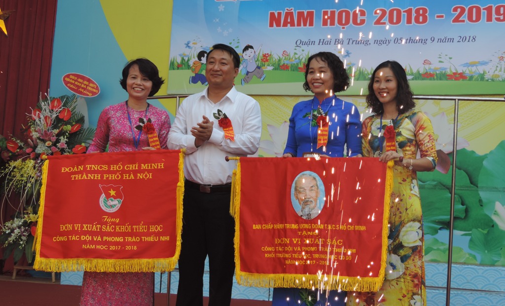 Thầy trò trường Tiểu học Lương Yên rạng rỡ ngày khai trường