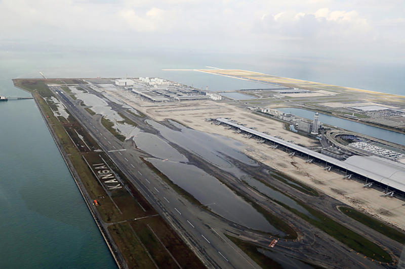 Sân bay quốc tế Kansai ngập lụt ở vịnh Osaka, Nhật Bản