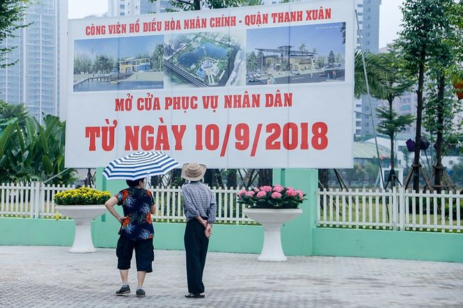 Công viên mở cửa phục vụ người dân miễn phí (buổi sáng từ 6-9 giờ, buổi chiều từ 17-20 giờ).