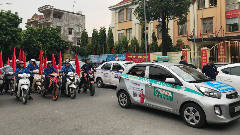 Ra quân đoàn xe tuyên truyền an toàn giao thông