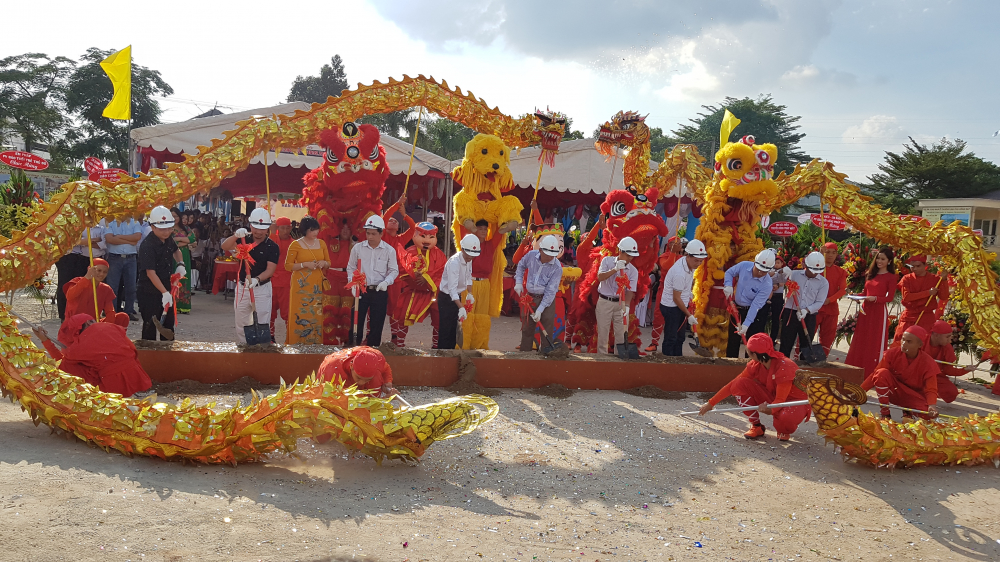 Lễ động thổ hai dự án Khu nhà ở thương mại Phú Hồng Đạt và Phú Hồng Khang tại khu đất có 3 mặt tiền đường thuộc phường Bình Chuẩn, TX Thuận An, tỉnh Bình Dương.