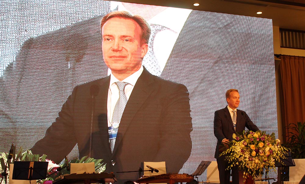 Ông Borge Brende, Chủ tịch Diễn đàn Kinh tế Thế giới phát biểu tại buổi tiệc