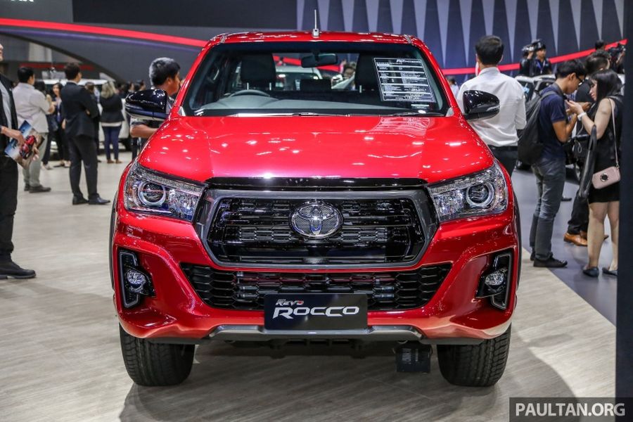 Toyota Hilux Revo Rocco cao cấp nhất bổ sung