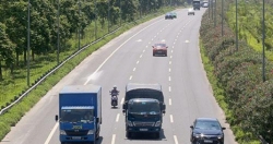 Hà Nội: Tước phù hiệu của hơn 140 ô tô do vi phạm tốc độ