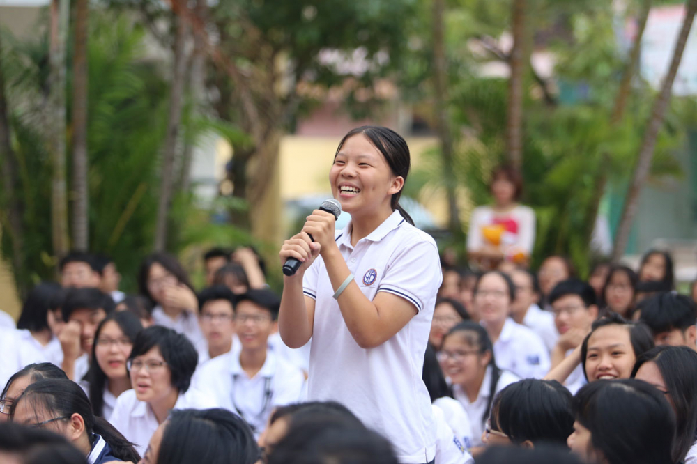 Học sinh trường THPT Yên Hòa chia sẻ những hiểu biết về Luật Giao thông tại chương trình