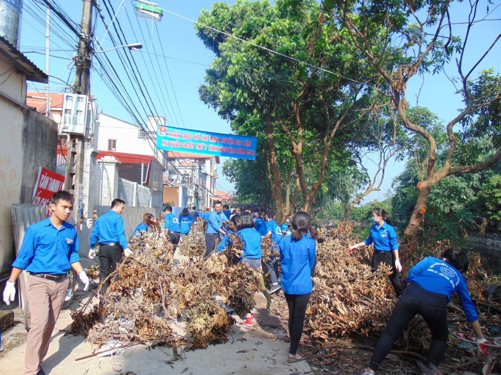 Đoàn viên thanh niên là lực lượng chủ lực tham gia tổng vệ sinh môi trường