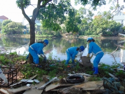 Gia Lâm: Ra quân tổng vệ sinh môi trường sông Cầu Bây