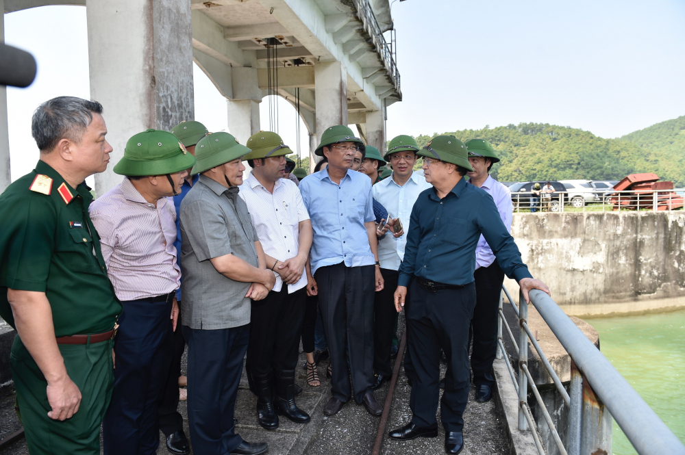 Phó Thủ tướng yêu cầu Quảng Ninh theo dõi chặt chẽ tình hình mưa lũ để chủ động vận hành an toàn và hiệu quả các hồ chứa nước