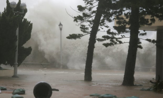 Trước đó khi đổ bộ Philippines vào sáng 15/9, bão Mangkhut đạt sức gió lên tới 270 km/h, mạnh hơn cả bão Florence ập đến bờ biển Mỹ cùng thời điểm