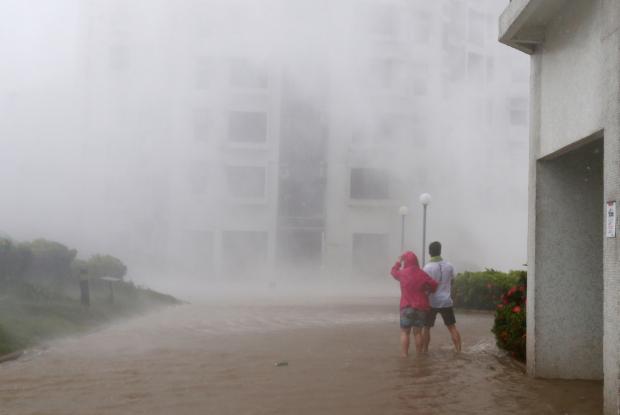 Bão Mangkhut cũng khiến nhiều khu vực ở Hong Kong bị ngập