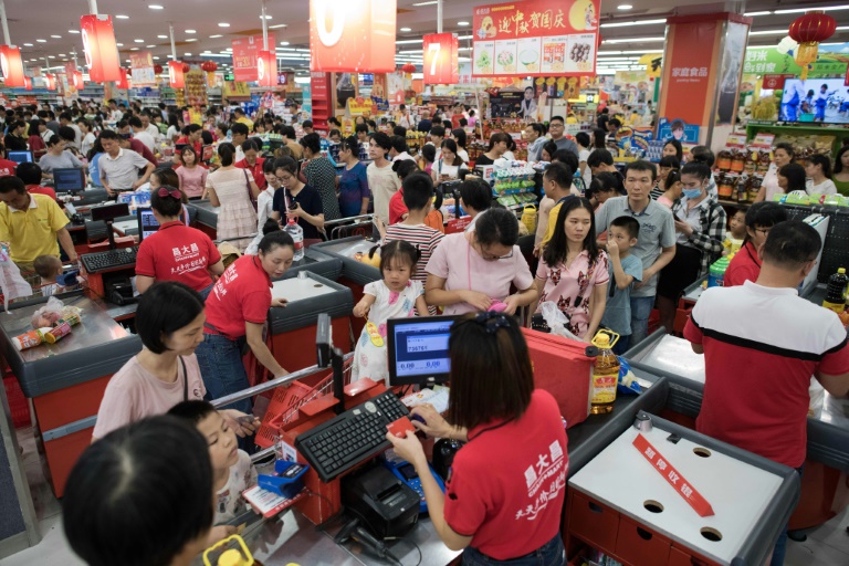 Những siêu thị ở Hong Kong trong tình trạng đông đúc trước khi bão Mangkhut đổ bộ