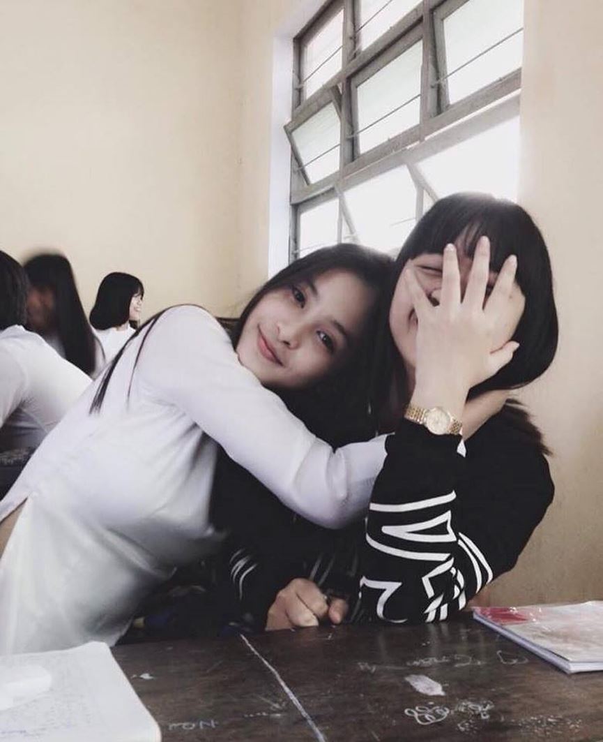 Tiểu Vy khá tự tin để ảnh mặt mộc xuất hiện nhiều trên trang cá nhân.