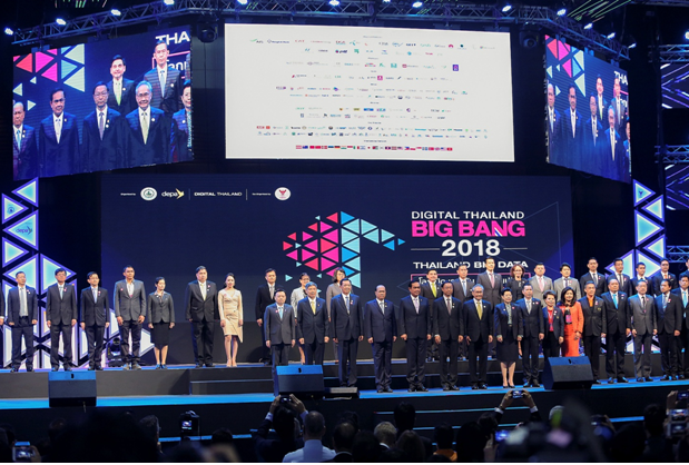 Thủ tướng Thái Lan Prayuth Chan-Ocha khai mạc triển lãm BigBang 2018. Triển lãm có sự tham dự của V-startup, đại diện tiêu biểu của Việt Nam