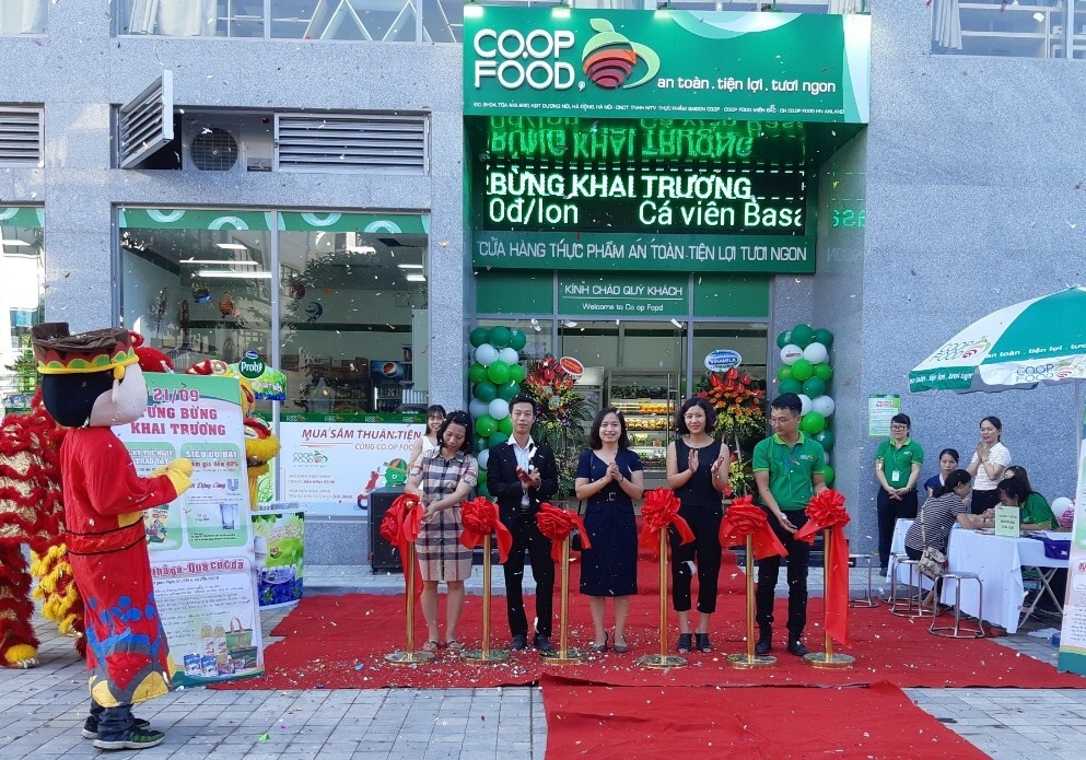 Lễ cắt băng khai trương cửa hàng thực phẩm an toàn Co.op Food