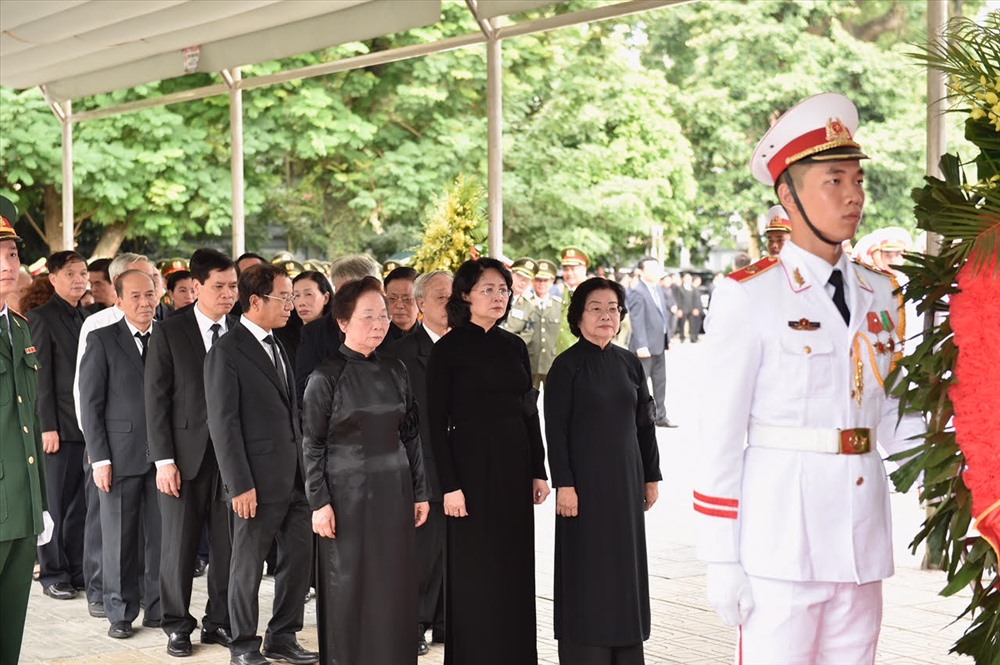 Quyền Chủ tịch Nước Đặng Thị Ngọc Thịnh vào viếng Chủ tịch Nước Trần Đại Quang.