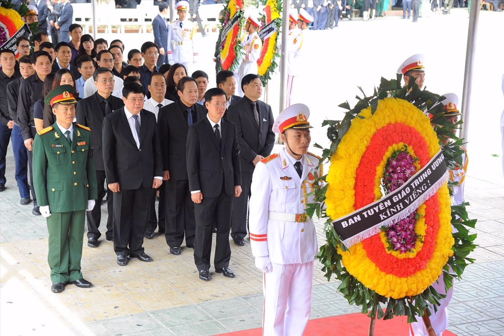 Đoàn Ban Tuyên giáo Trung ương do Ủy viên Bộ Chính trị, Bí thư Trung ương Đảng, Trưởng Ban Tuyên giáo Trung ương Võ Văn Thưởng làm trưởng đoàn vào viếng Chủ tịch Nước Trần Đại Quang