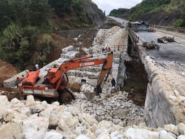 Sau nhiều ngày sửa chữa cầu Ngòi Thủ (Trấn Yên, Yên Bái), sáng 27/9 cao tốc Nội Bìa Lào Cai đã được lưu thông bình thường. Ảnh N. K. H