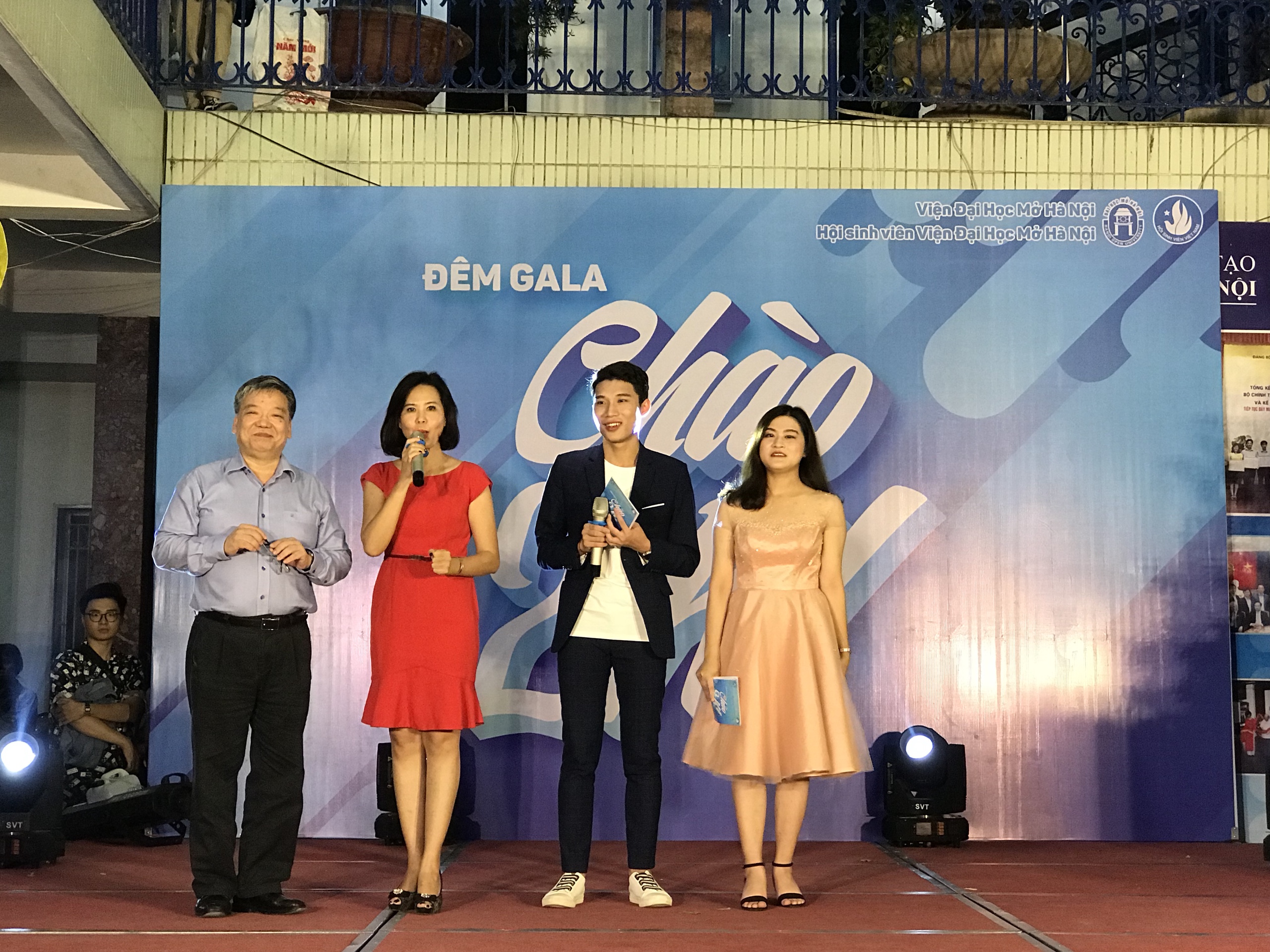 Sôi động Đêm Gala “Chào 2K”