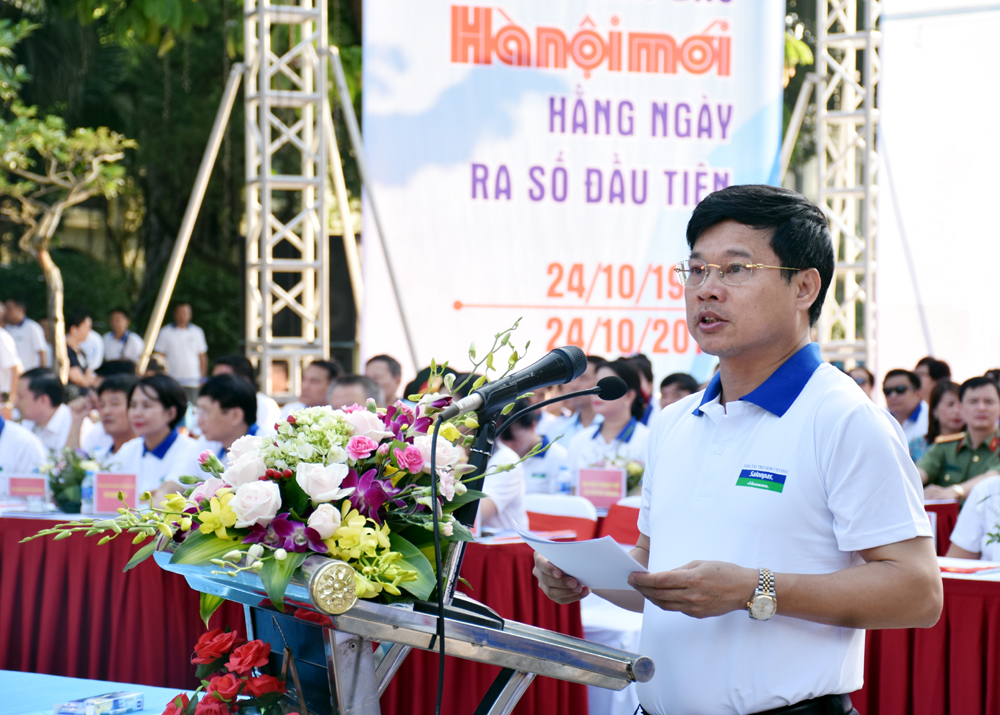 Đồng chí Ngô Văn Quý, Phó Chủ tịch UBND thành phố Hà Nội phát biểu khai mạc cuộc thi Chung kết Giải chạy Báo Hànộimới mở rộng lần thứ 45 - Vì hòa bình năm 2018