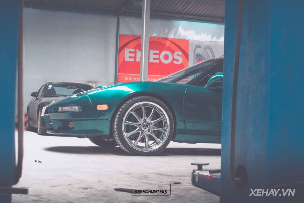 Cận cảnh bộ mâm đa chấu màu chrome bóng được độ lại của Honda/Acura NSX 1991