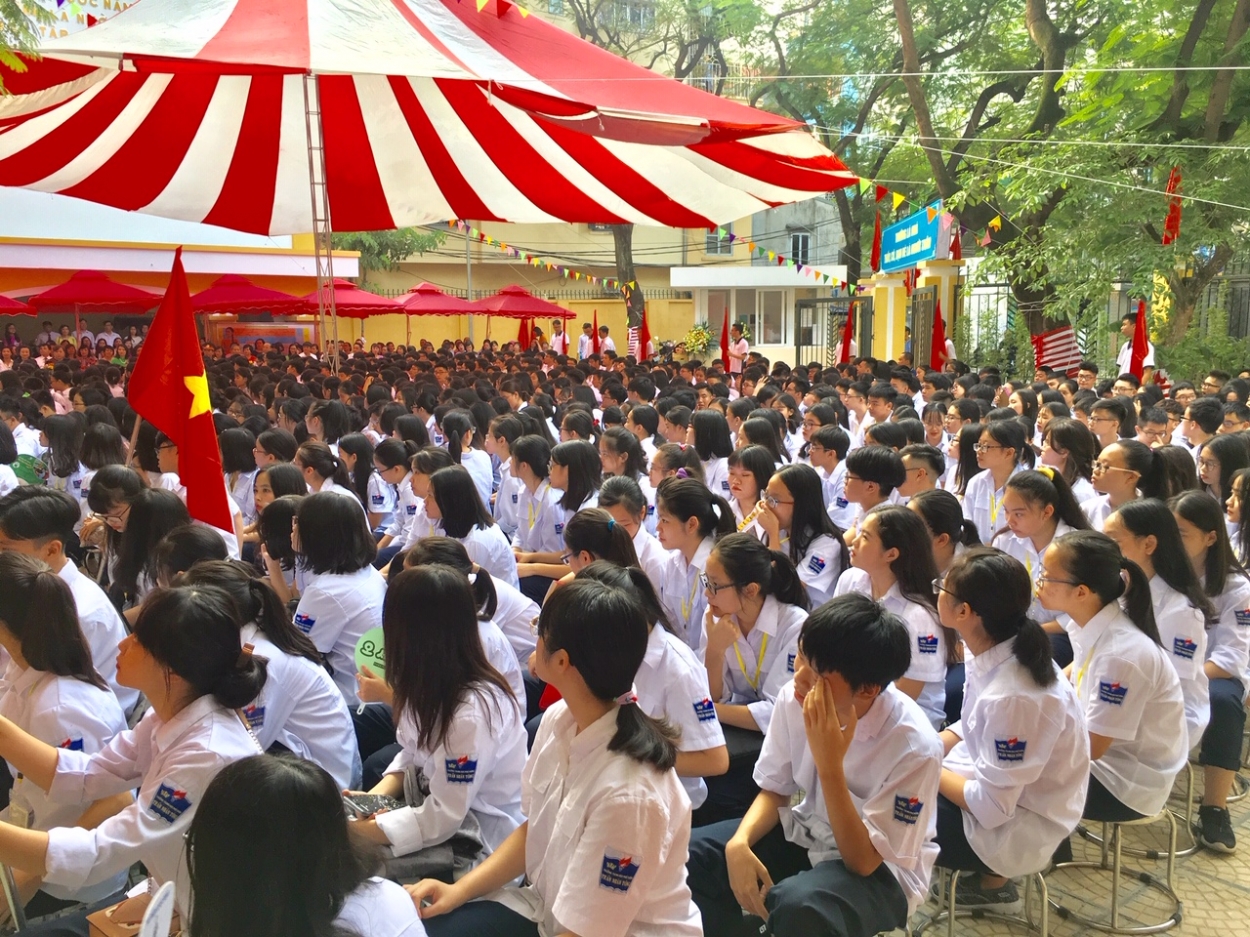 Học sinh trường THPT Trần Nhân Tông trong buổi lễ khai giảng
