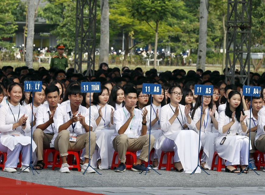 Học sinh trường THPT Sơn Tây. (Ảnh: TTXVN).