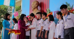 1.626 học sinh trường THPT chuyên Lê Hồng Phong (Nam Định) khai trường