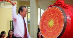 Phó Thủ tướng Trương Hòa Bình đánh trống khai trường tại Thanh Hóa