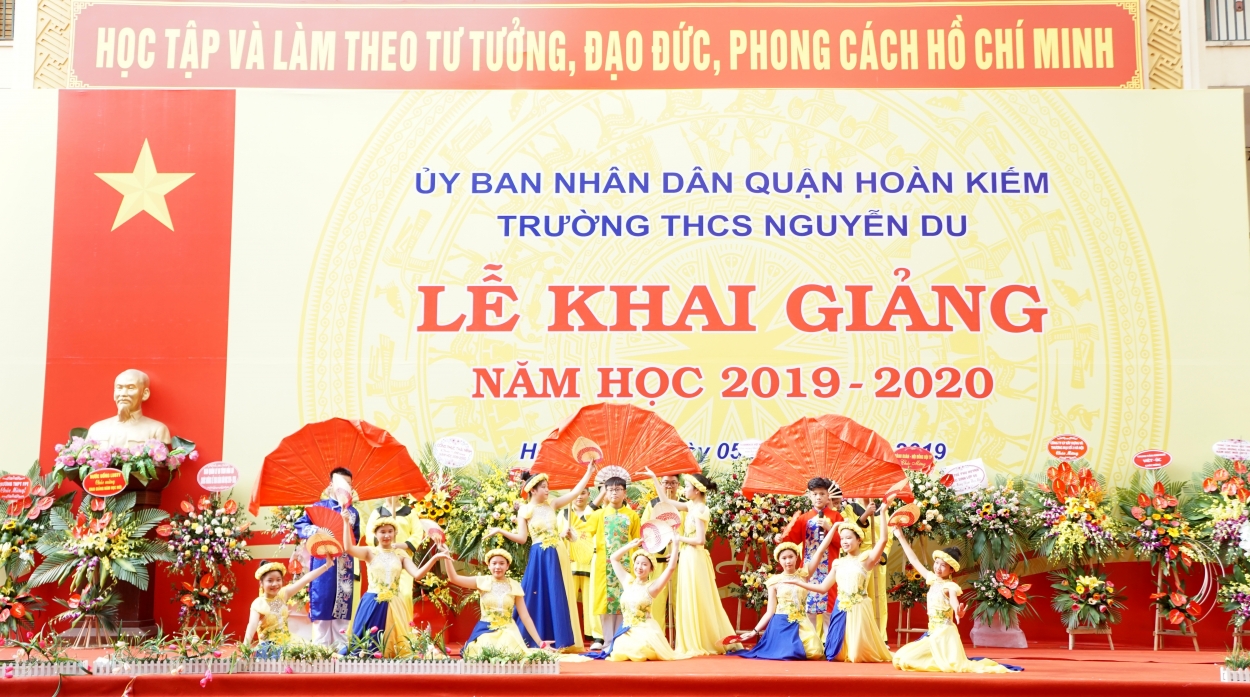 Trường THCS Nguyễn Du tích cực hưởng ứng thực hiện 2 Bộ quy tắc ứng xử của UBND TP Hà Nội