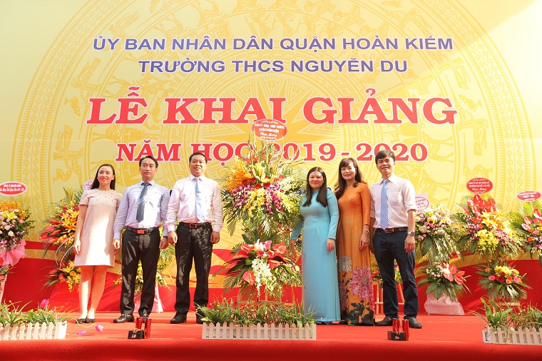 Trường THCS Nguyễn Du tích cực hưởng ứng thực hiện 2 Bộ quy tắc ứng xử của UBND TP Hà Nội
