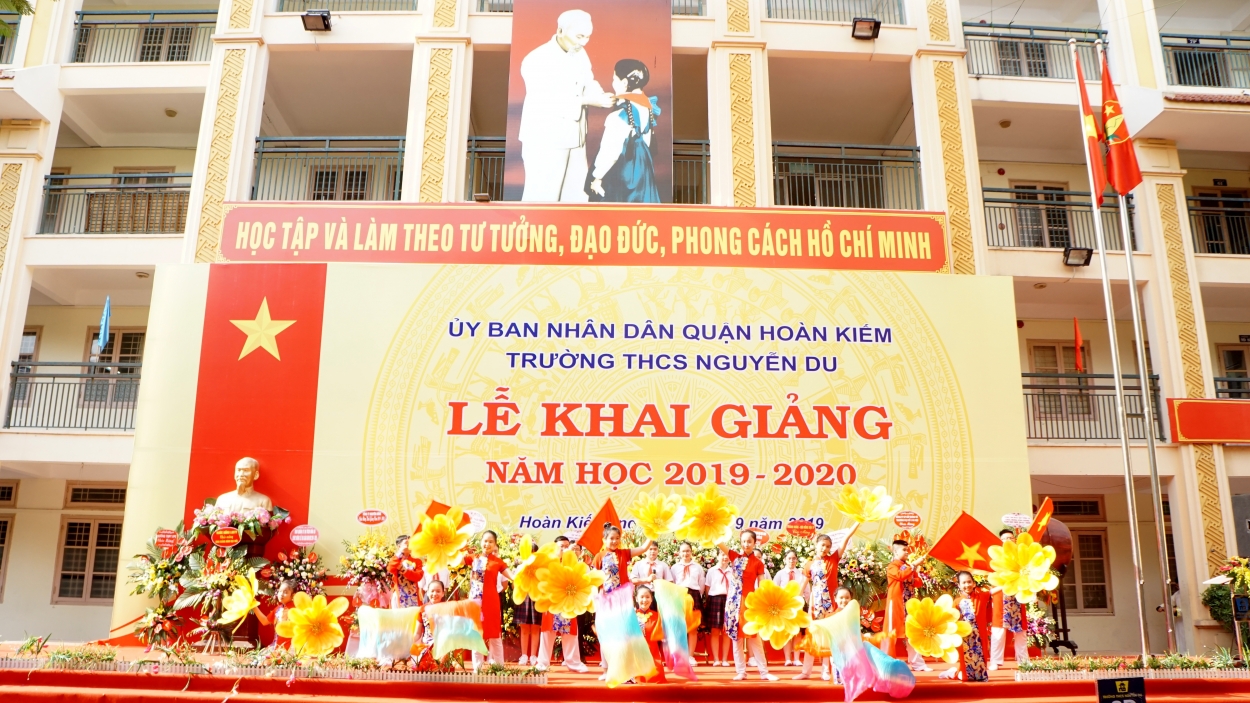 Trường THCS Nguyễn Du tích cực hưởng ứng thực hiện 2 Bộ quy tắc ứng xử của UBND TP Hà Nội