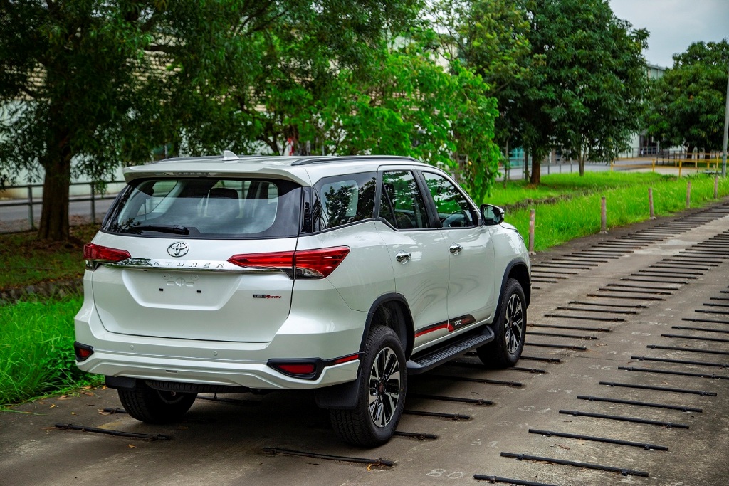 Xe Fortuner