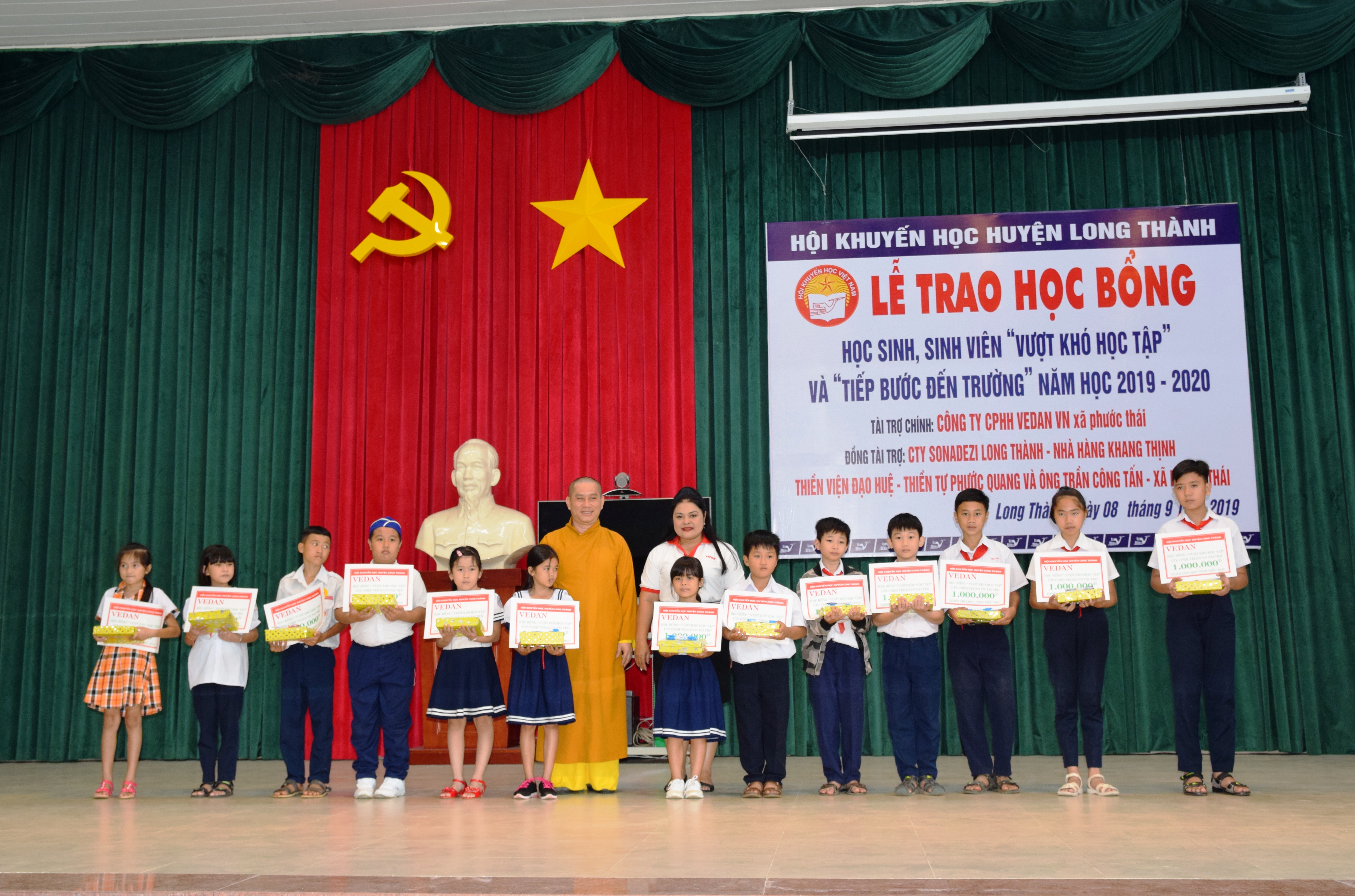 Vedan Việt Nam trao học bổng cho học sinh, sinh viên vượt khó huyện Long Thành