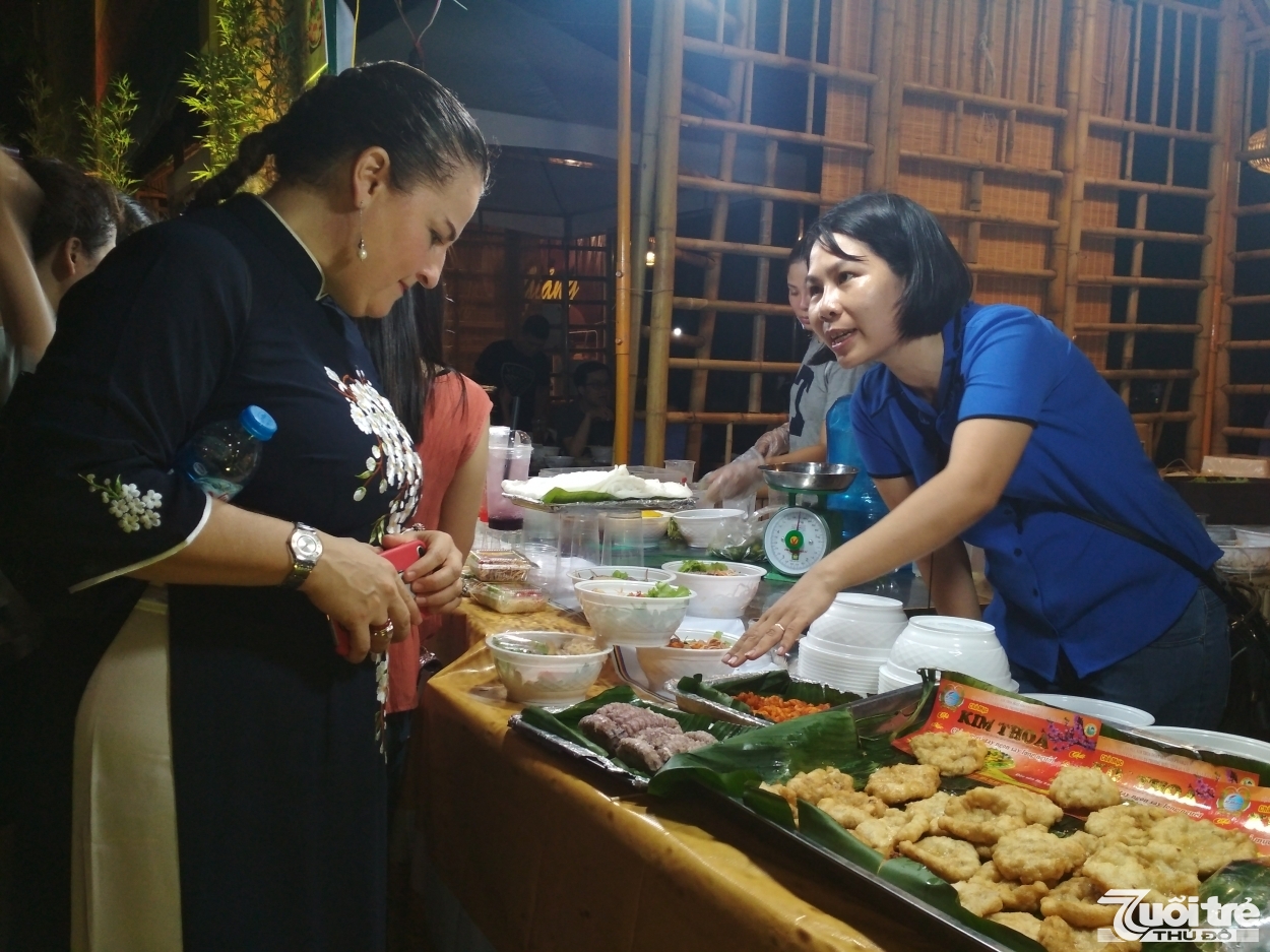 Những năm qua, Hà Nội đã triển khai nhiều chương trình xúc tiến thương mại để kết nối cung - cầu tiêu thụ sản phẩm nông sản